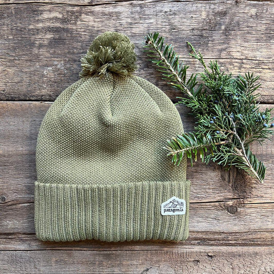 Powder Town Beanie, Line Logo Ridge Patch: Wyoming Green