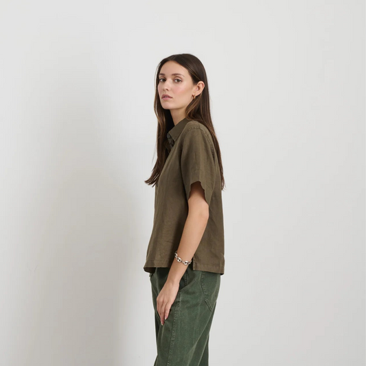 Maddie Shirt in Linen, Deep Moss