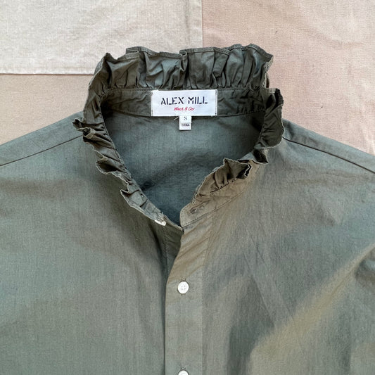 Easy Ruffle Shirt in Cotton, Dusty Olive